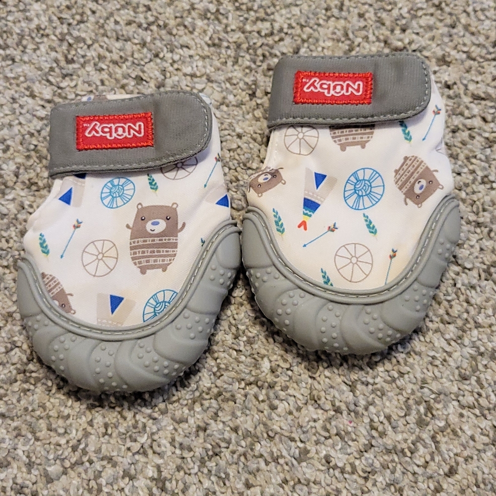 Nuby Chew Mittens And Muslin Bibs